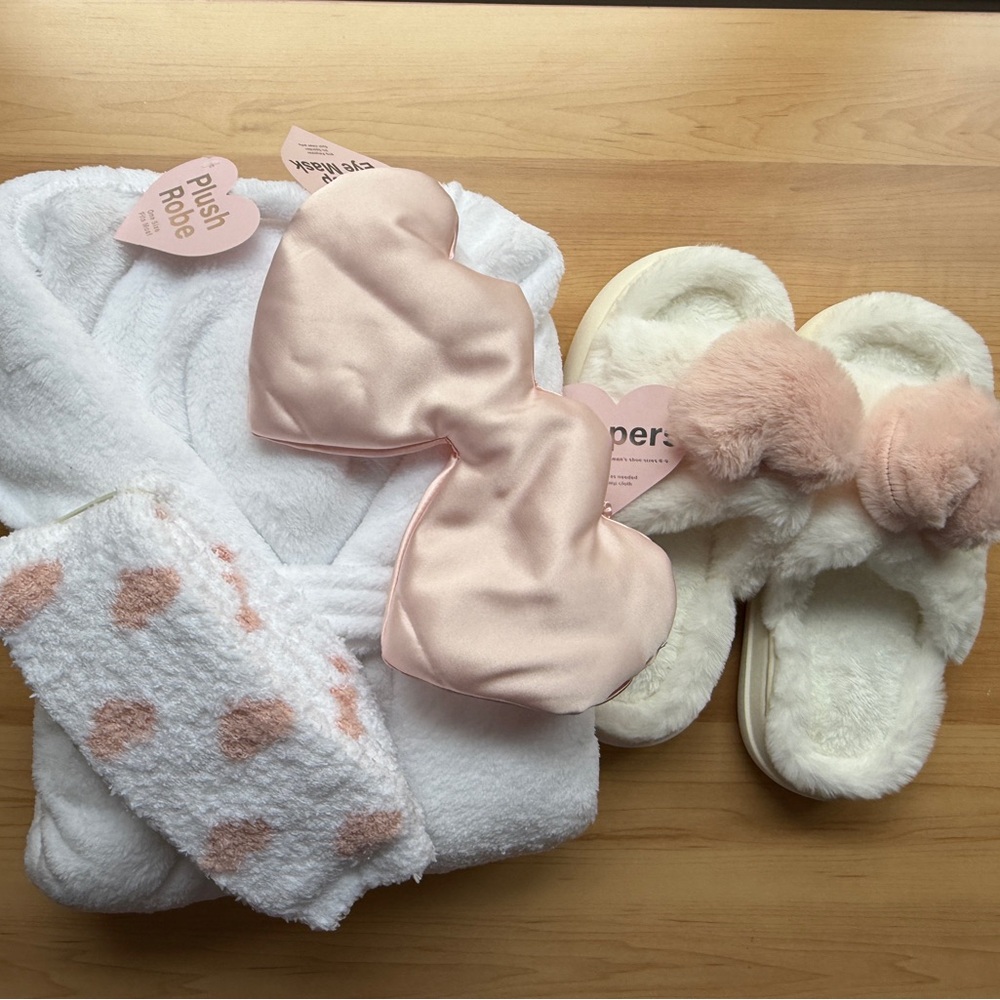 Luxurious White and Pink Women's Robe Set /slippers size 8/9 - Picture 4 of 8